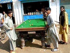 Pakistani Boys Playing Snooker In The Street | Multan | Pakistan | Australian Cricket Tours